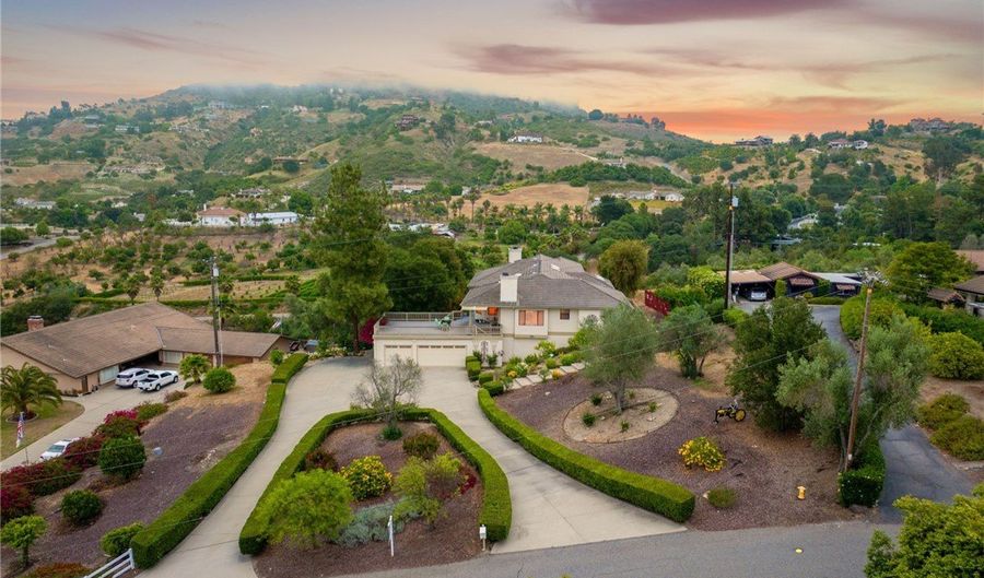1357 Sunny Heights Rd, Fallbrook, CA 92028 - 4 Beds, 3 Bath