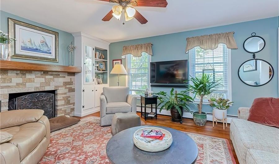 35 Fales Rd, Bristol, RI 02809 - 3 Beds, 3 Bath