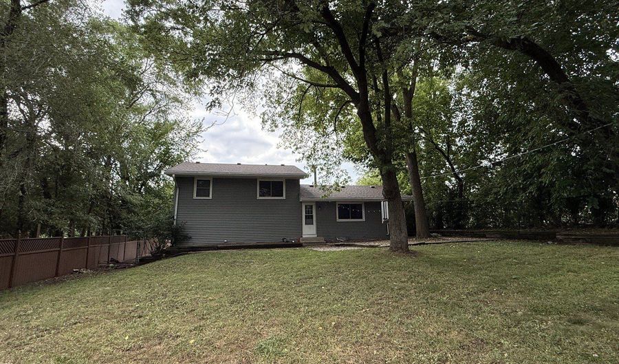 26307 W Grass Lake Rd, Antioch, IL 60002 - 3 Beds, 2 Bath