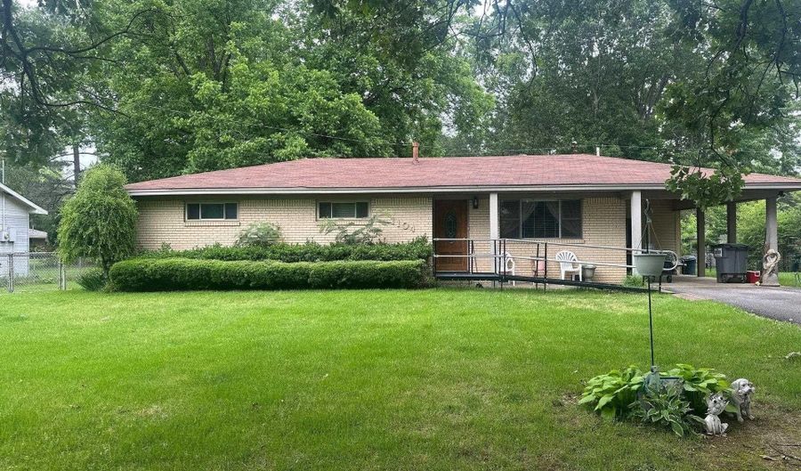1104 W Center St, Beebe, AR 72012 - 4 Beds, 2 Bath
