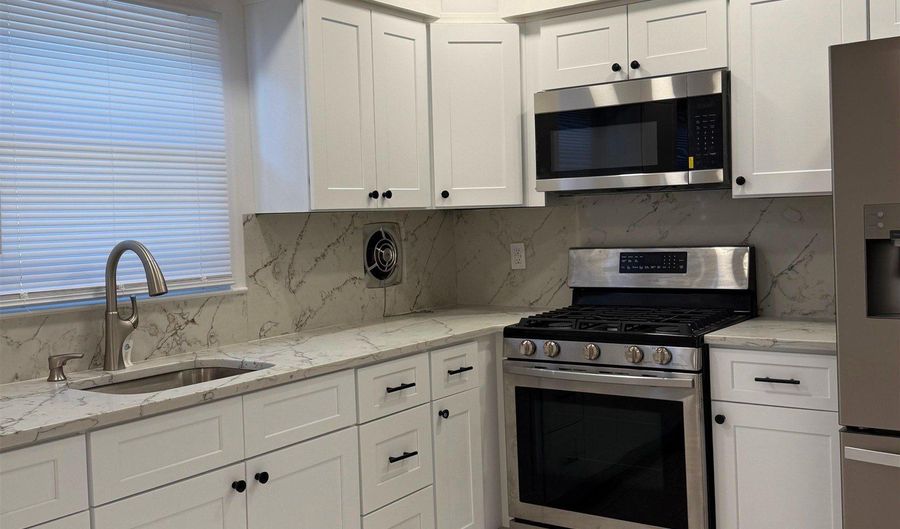 64 ISABELLA Ave 2, Bayonne, NJ 07002 - 3 Beds, 1 Bath