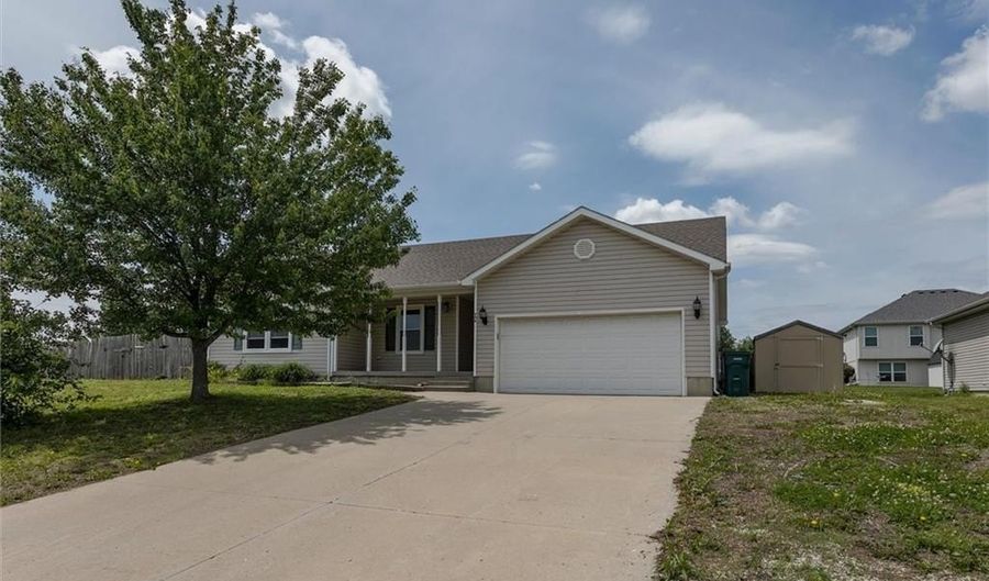 406 S Jackson St, Archie, MO 64725 - 4 Beds, 3 Bath
