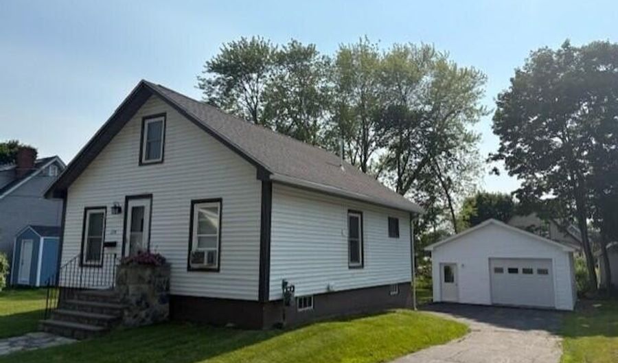 274 Parkview Ave, Bangor, ME 04401 - 2 Beds, 1 Bath