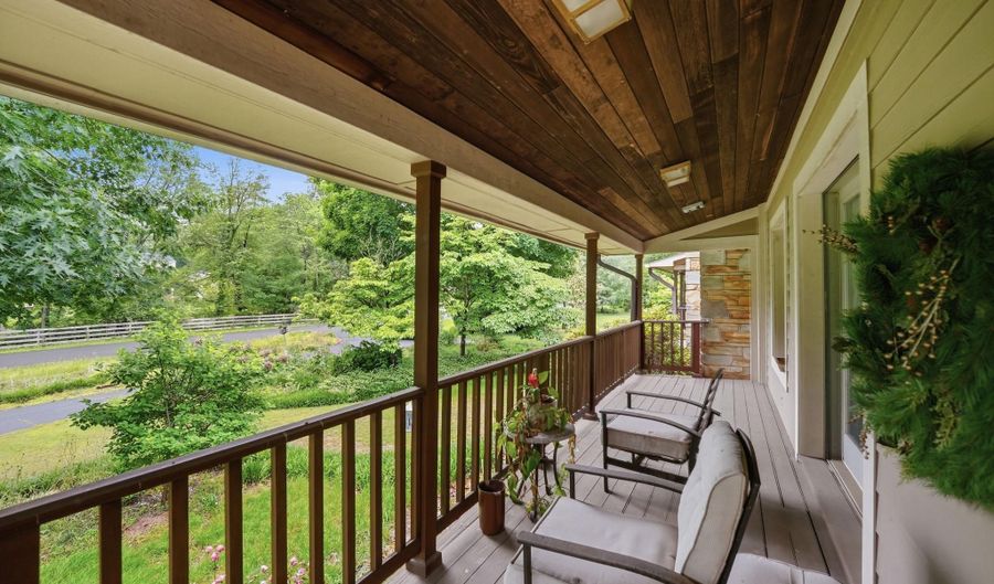 4920 BROOK HILLS Dr, Annandale, VA 22003 - 3 Beds, 3 Bath