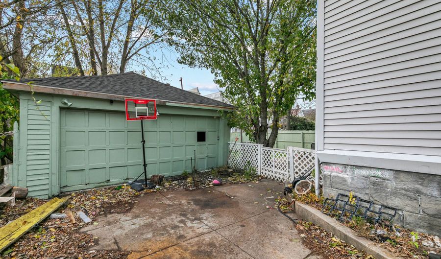 47 Lenox Ave, Bridgeport, CT 06605 - 5 Beds, 2 Bath