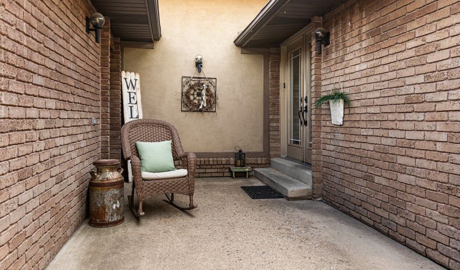 453 SHERIDAN, Centerville, UT 84014 - 5 Beds, 3 Bath