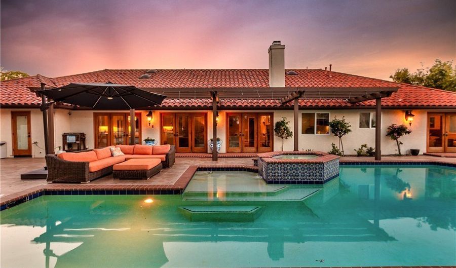 707 S Live Oak Park Rd, Fallbrook, CA 92028 - 4 Beds, 4 Bath