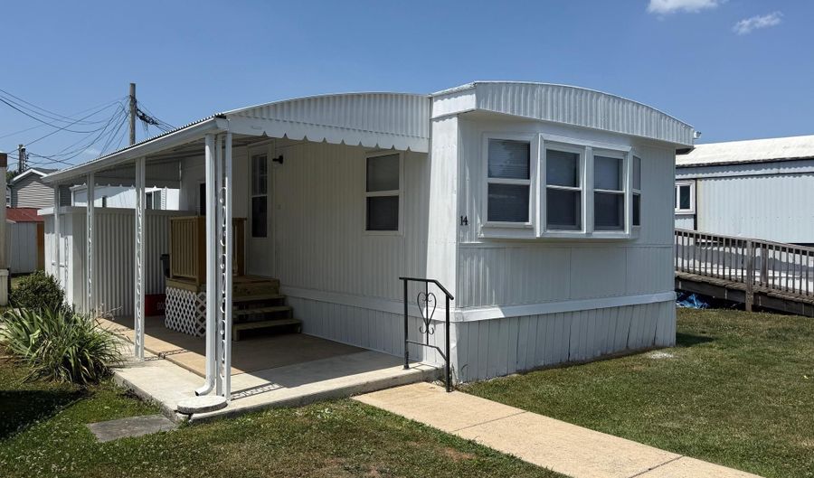 14 HILLTOP Ave, Akron, PA 17501 - 2 Beds, 1 Bath