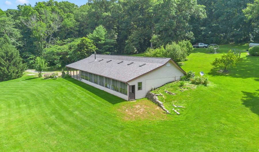 5662 E St Rd 54 Hwy, Bloomfield, IN 47424 - 3 Beds, 3 Bath