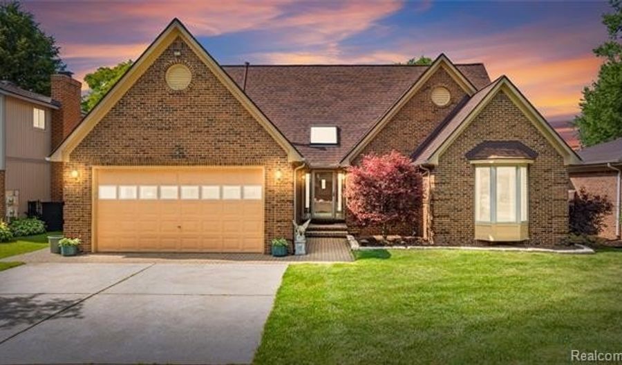 7236 Bluebill St, Algonac, MI 48001 - 3 Beds, 2 Bath