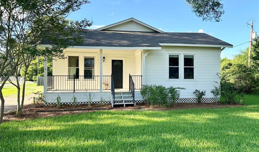 402 5th St, Benton, LA 71006 - 3 Beds, 2 Bath