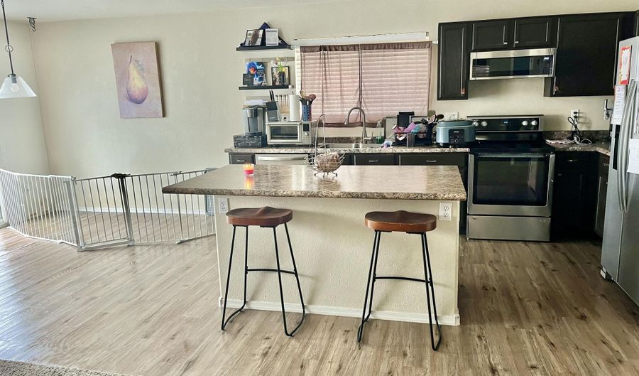 631 W SILVER REEF Ct, Casa Grande, AZ 85122 - 4 Beds, 2 Bath