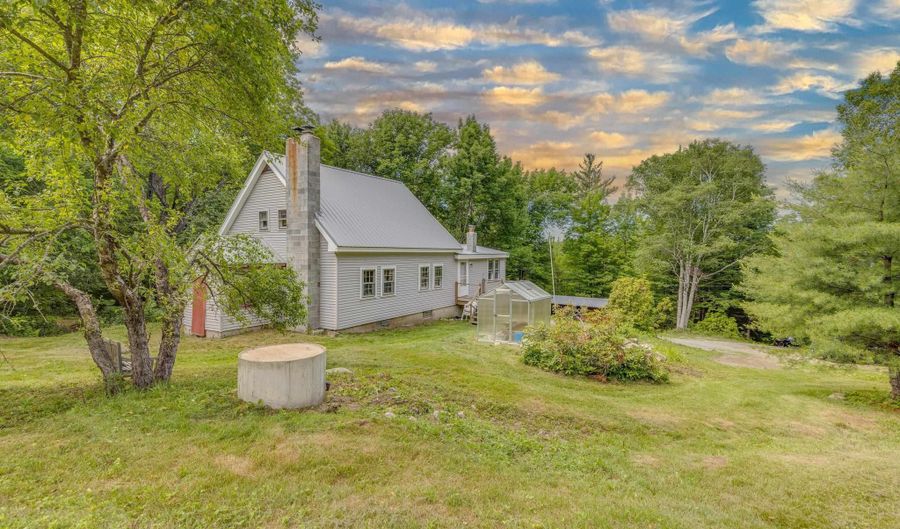 28 Miles Rd, Benton, NH 03785 - 2 Beds, 1 Bath