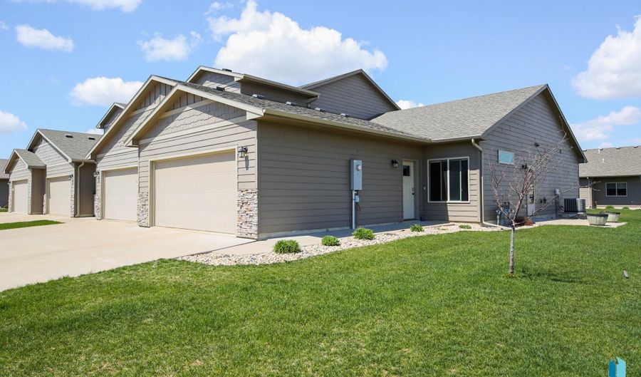 4400 W Townsley Pl, Sioux Falls, SD 57108 - 2 Beds, 2 Bath