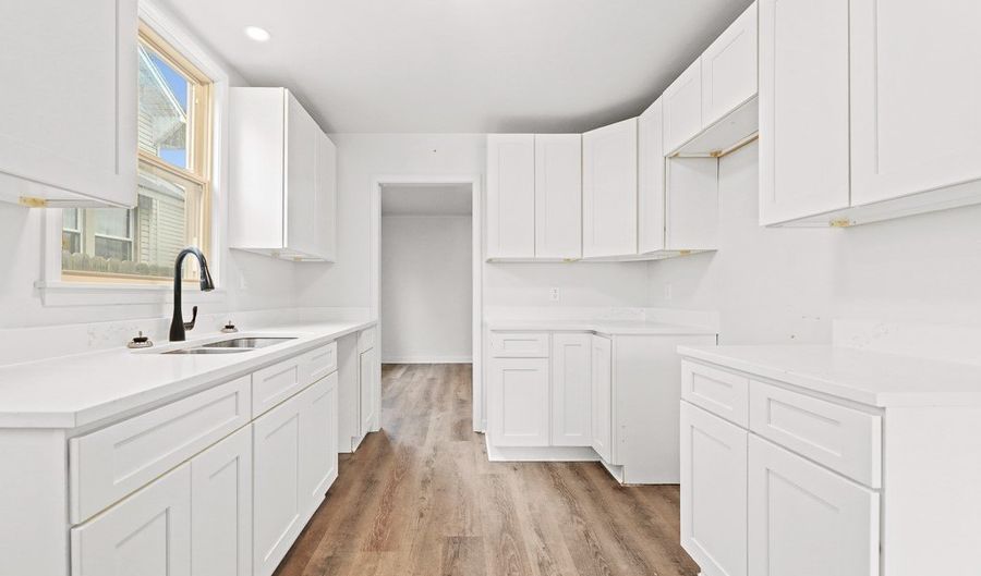 1073 Parkside Dr, Alliance, OH 44601 - 3 Beds, 1 Bath