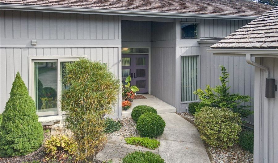 563 E Acadia Pt, Aurora, OH 44202 - 5 Beds, 4 Bath