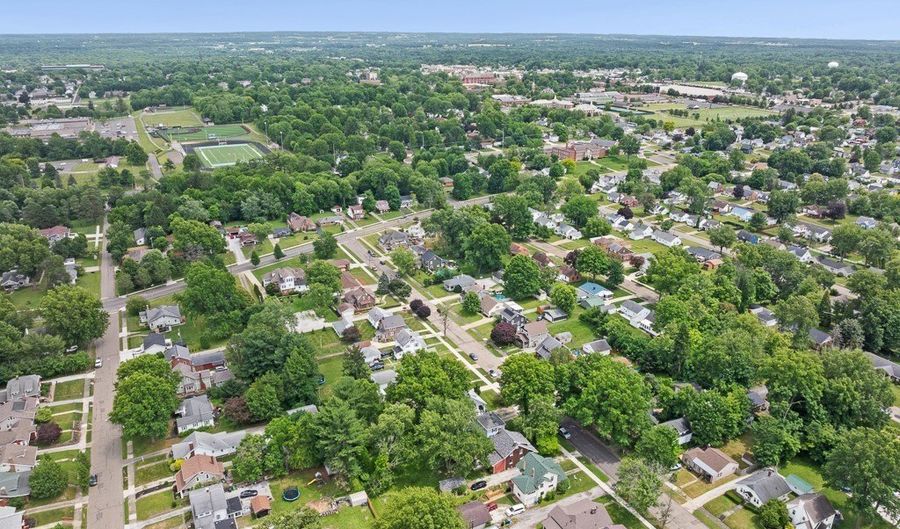 1052 Parkside Dr, Alliance, OH 44601 - 3 Beds, 2 Bath