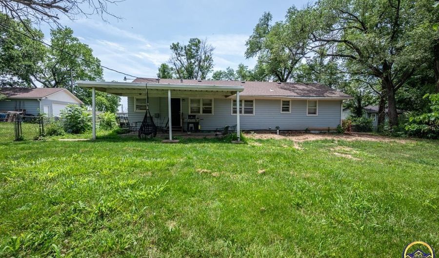 151 W 4th St, Auburn, KS 66402 - 3 Beds, 1 Bath