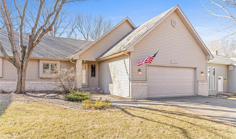 6732 132nd St W, Apple Valley, MN 55124 - 3 Beds, 2 Bath