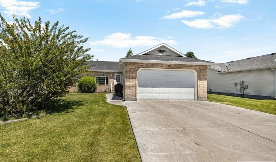 2907 E Courtyard Cir, Ammon, ID 83406 - 2 Beds, 2 Bath