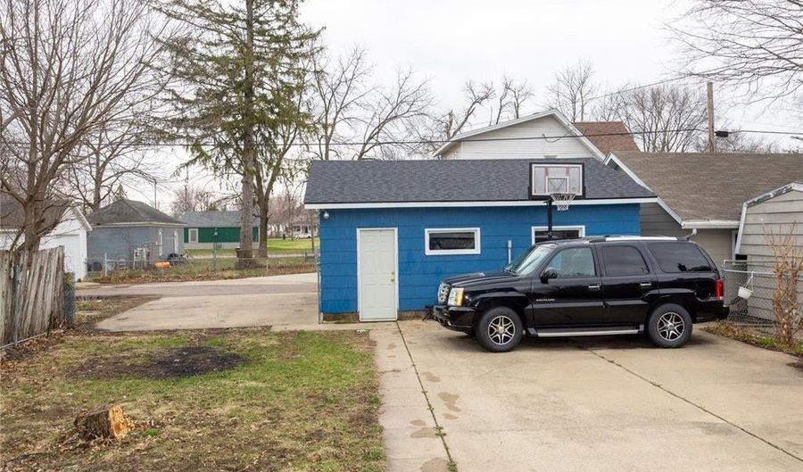 902 4th Ave SW, Austin, MN 55912 - 4 Beds, 2 Bath