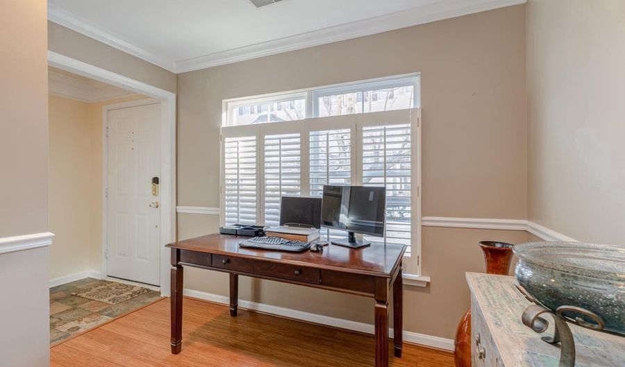 5059 KILBURN St, Alexandria, VA 22304 - 3 Beds, 3 Bath
