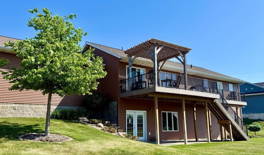 1798 Tiger Ridge Dr, Albert Lea, MN 56007 - 3 Beds, 3 Bath
