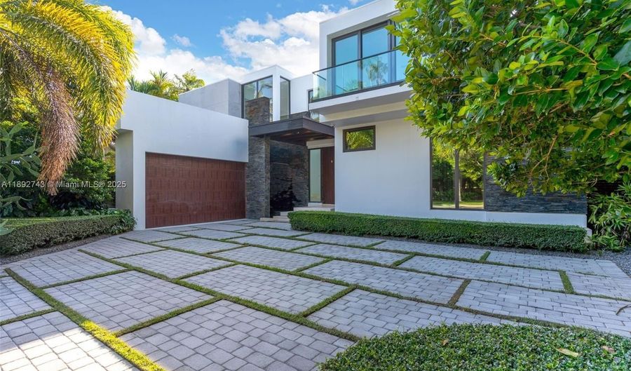 124 Park Dr, Bal Harbour, FL 33154 - 7 Beds, 8 Bath