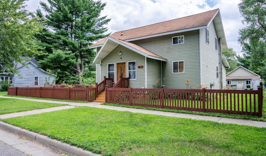 148 S Linden St, Adams, WI 53910 - 4 Beds, 3 Bath