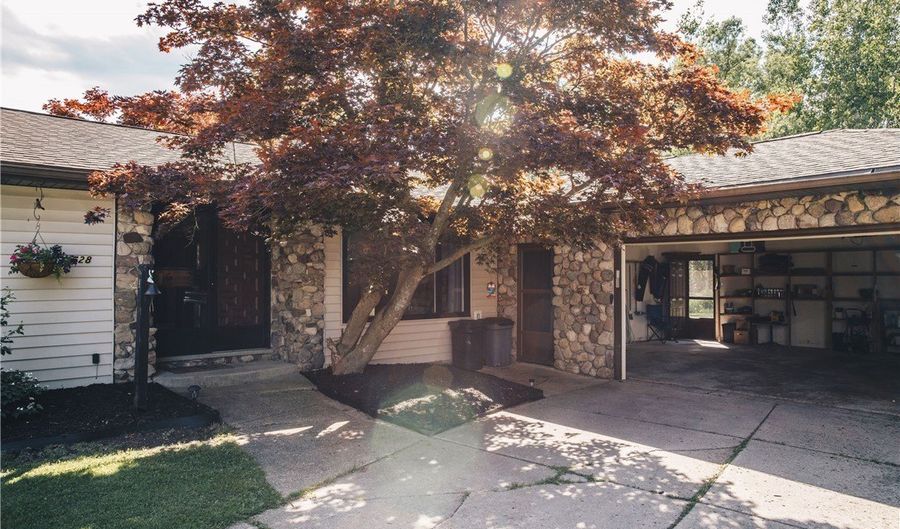 728 Four Rod Rd, Alden, NY 14004 - 3 Beds, 2 Bath