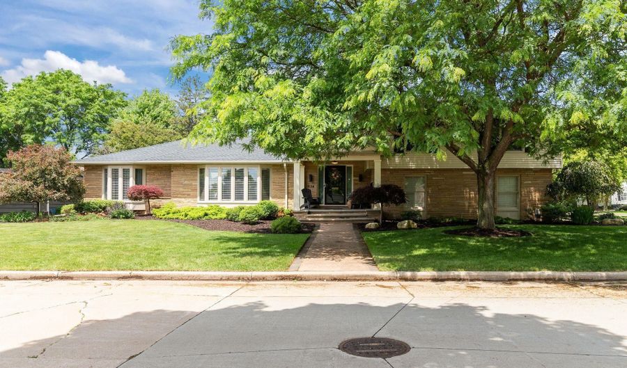 1824 W REID Dr, Appleton, WI 54914 - 4 Beds, 3 Bath