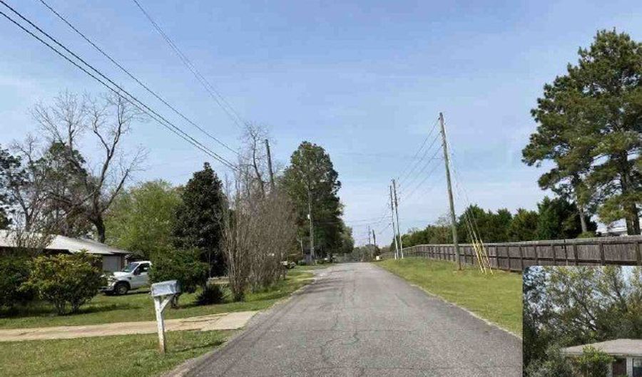 1502 Hall St, Bainbridge, GA 39819 - 3 Beds, 1 Bath