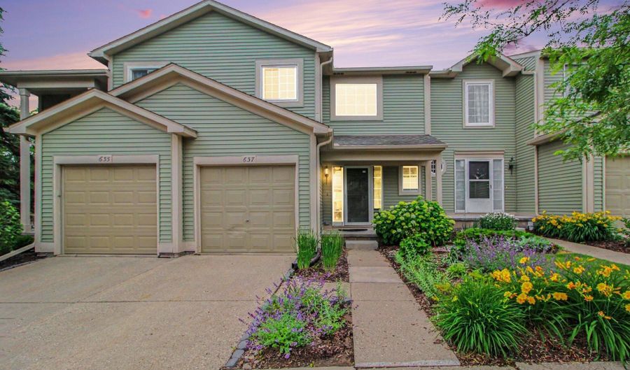 637 Liberty Pointe Dr, Ann Arbor, MI 48103 - 2 Beds, 4 Bath