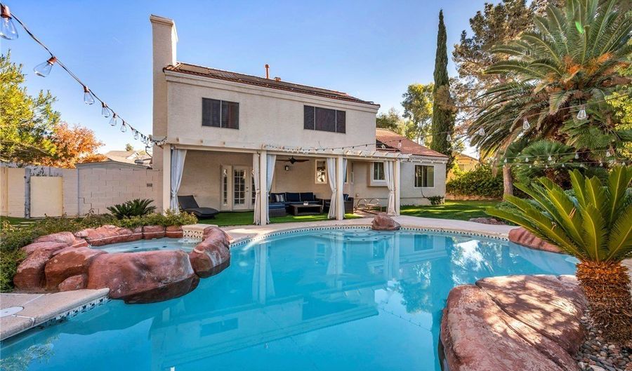 3225 Shoreline Dr, Las Vegas, NV 89117 - 4 Beds, 3 Bath