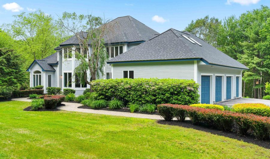9 Hubbard Rd, Amherst, NH 03031 - 5 Beds, 7 Bath