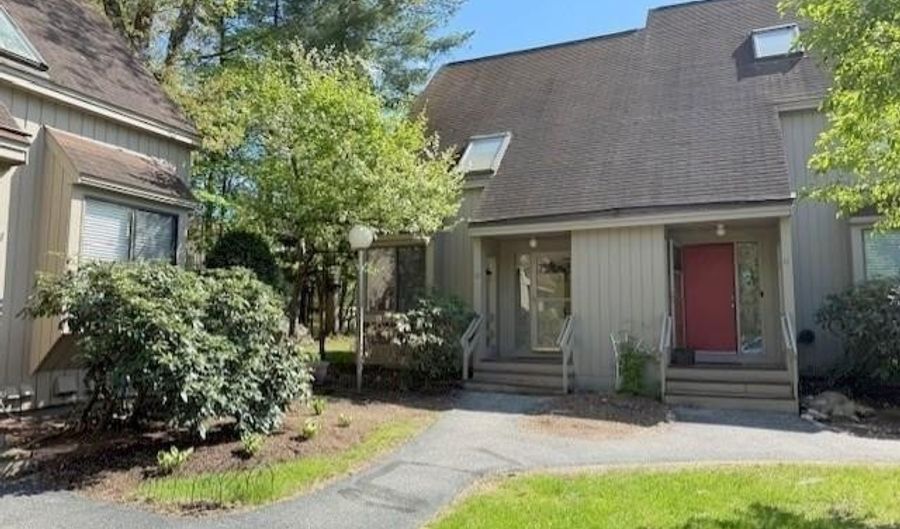12 Belmont Ct, Bedford, NH 03110 - 1 Beds, 3 Bath