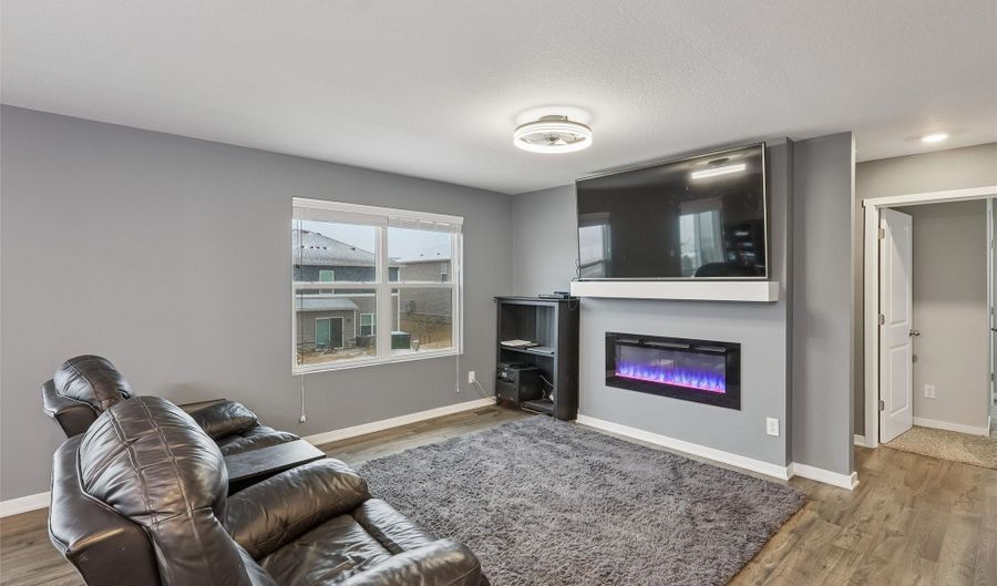 2202 Barry Dr, Adel, IA 50003 - 3 Beds, 3 Bath