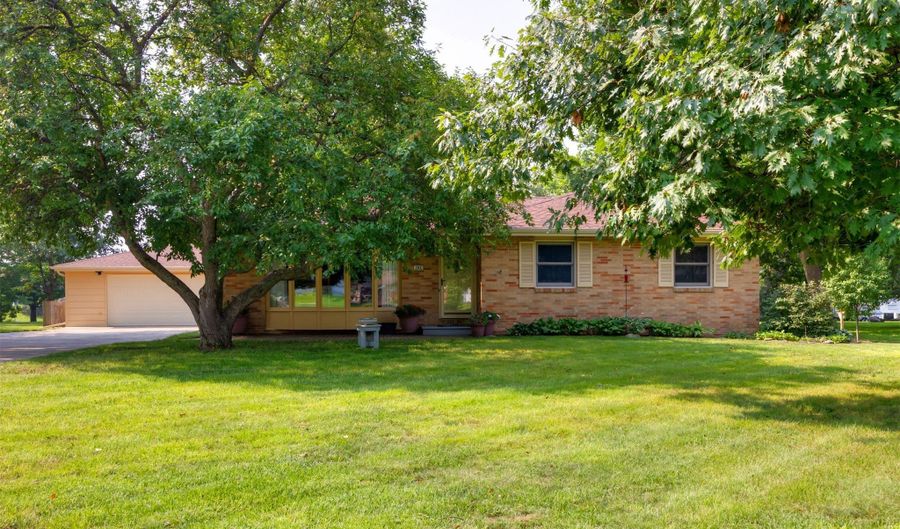 204 E Madison Dr, Polk City, IA 50226 - 3 Beds, 3 Bath