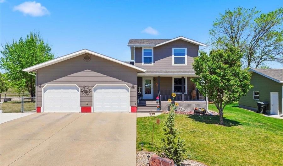 1323 Dacar St, Belle Fourche, SD 57717 - 4 Beds, 3 Bath