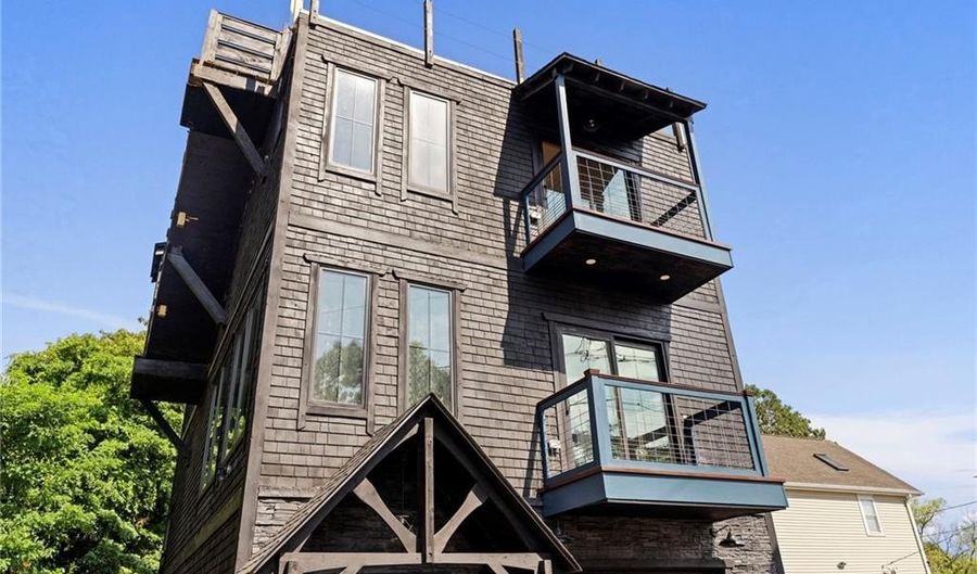 388 Sea View Dr, Warwick, RI 02889 - 2 Beds, 3 Bath