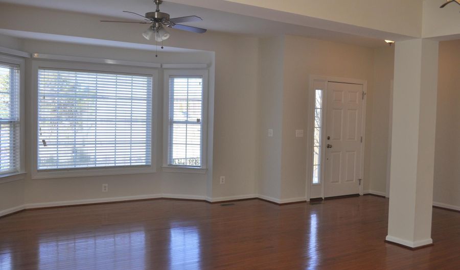 22639 TIVOLI Ln, Ashburn, VA 20148 - 5 Beds, 4 Bath