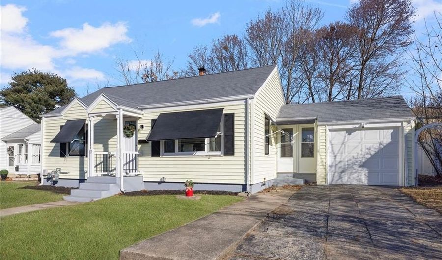 17 Loring St, Cranston, RI 02920 - 2 Beds, 1 Bath