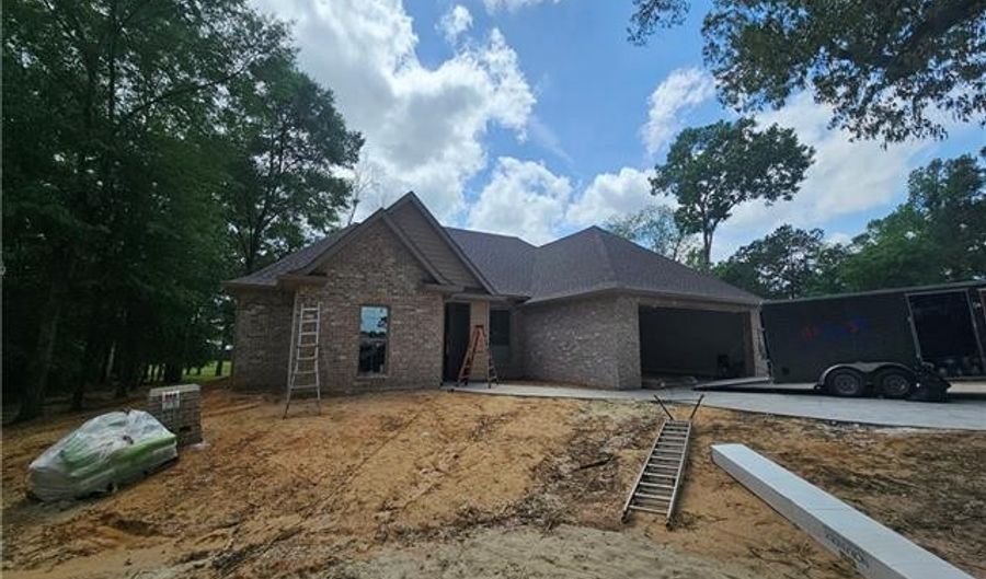 72 Old Hwy 71, Dry Prong, LA 71423 - 4 Beds, 3 Bath