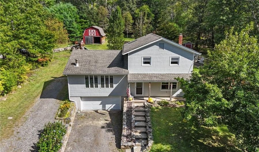 532 Lewis Farm Rd, Coventry, RI 02827 - 4 Beds, 2 Bath