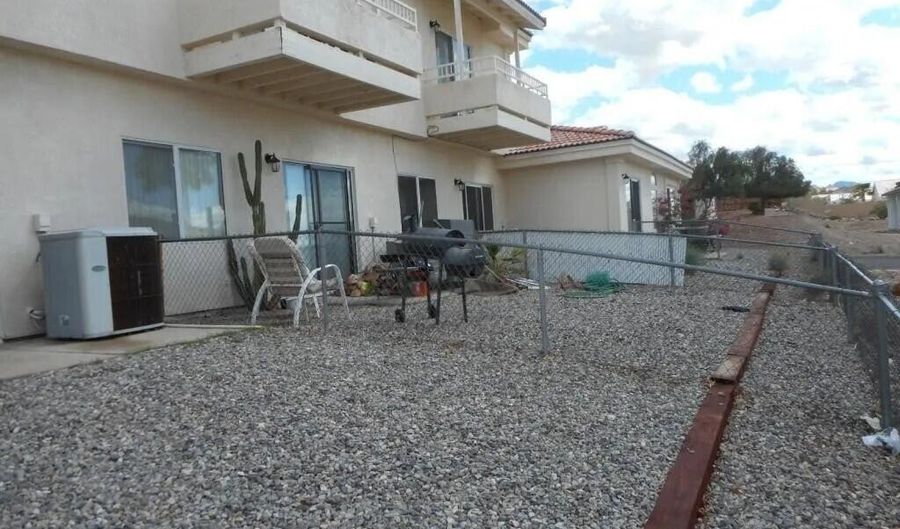 853 Warren Rd 2, Bullhead City, AZ 86429 - 2 Beds, 3 Bath