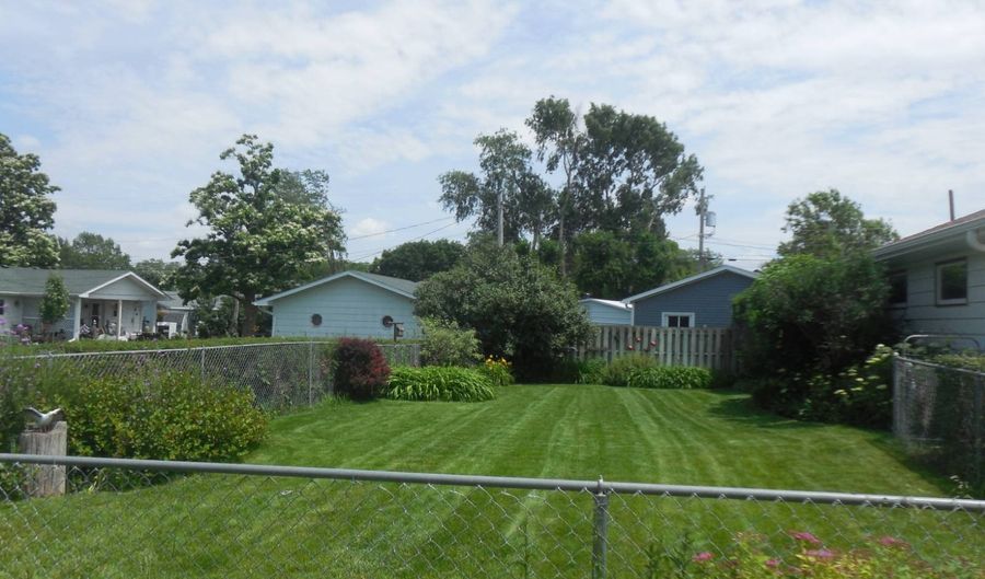833 S 7th St, Albion, NE 68620 - 3 Beds, 2 Bath