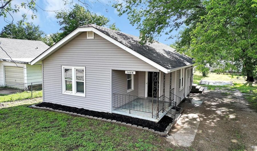 1408 N 8th St, Arkansas City, KS 67005 - 3 Beds, 1 Bath