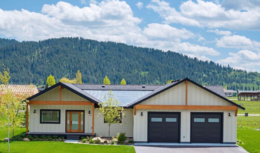 185 COLUMBINE St, Alpine, WY 83128 - 3 Beds, 2 Bath