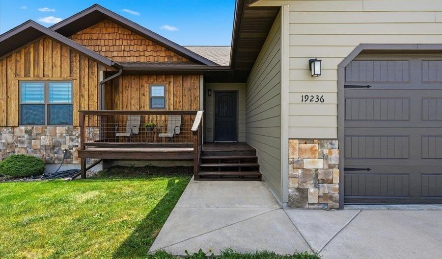 19236 Carriage Cir, Belle Fourche, SD 57717 - 4 Beds, 3 Bath