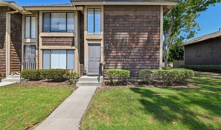 956 S Downey Pl, Anaheim, CA 92804 - 2 Beds, 2 Bath